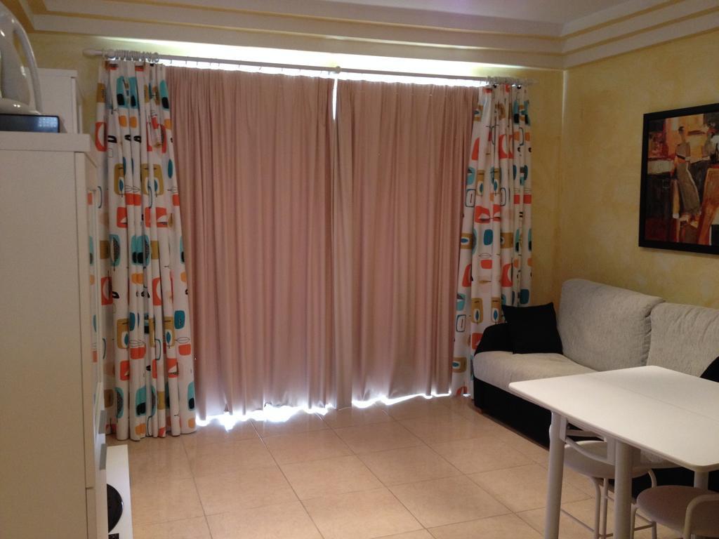 Orlando Apart Costa Adeje  Rum bild